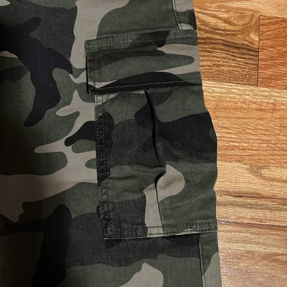 NWOT camo cargos - Picture 5 of 10